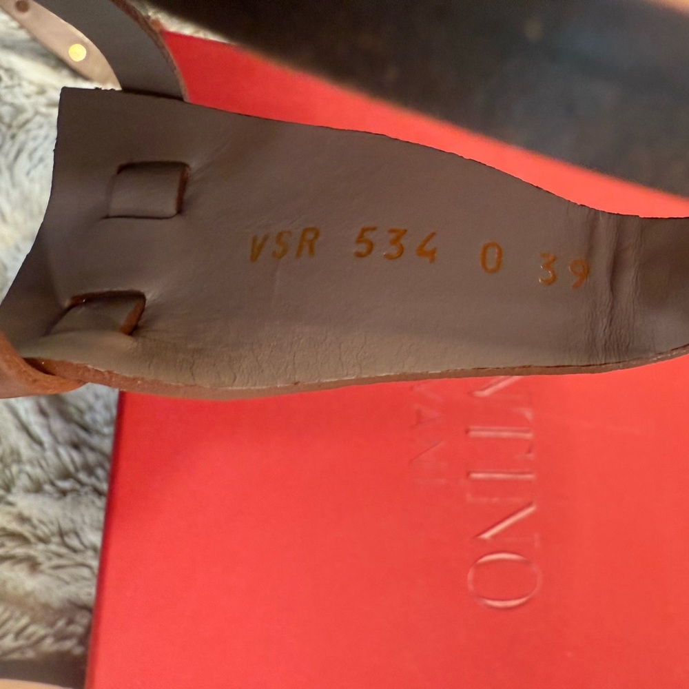 Valentino Garavani Rockstud Leather Sandals - Picture 15 of 16